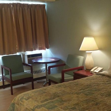 Northwoods Inn & Suites Saskatoon Bagian luar foto