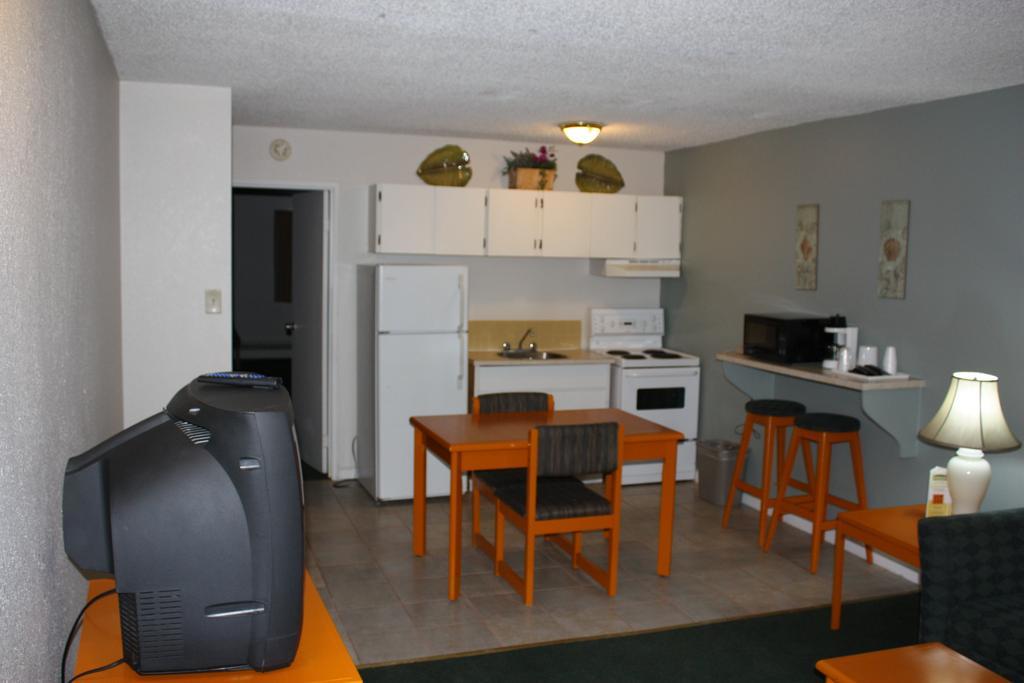 Northwoods Inn & Suites Saskatoon Bagian luar foto