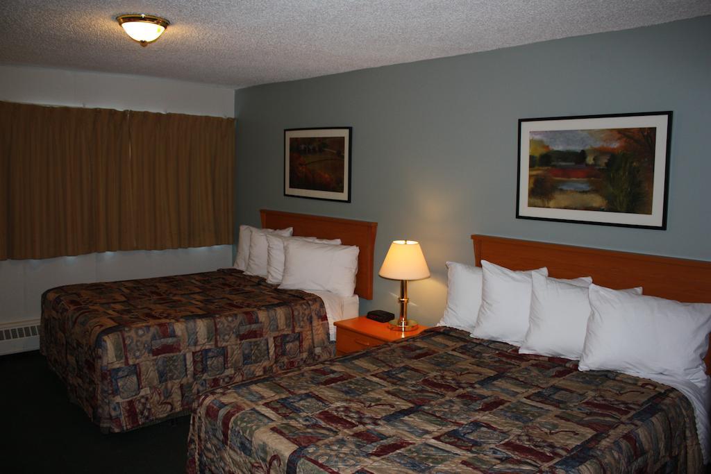 Northwoods Inn & Suites Saskatoon Bagian luar foto