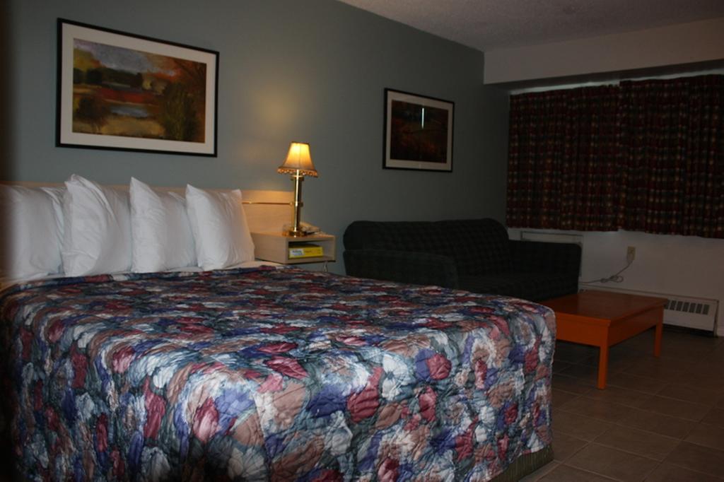 Northwoods Inn & Suites Saskatoon Bagian luar foto